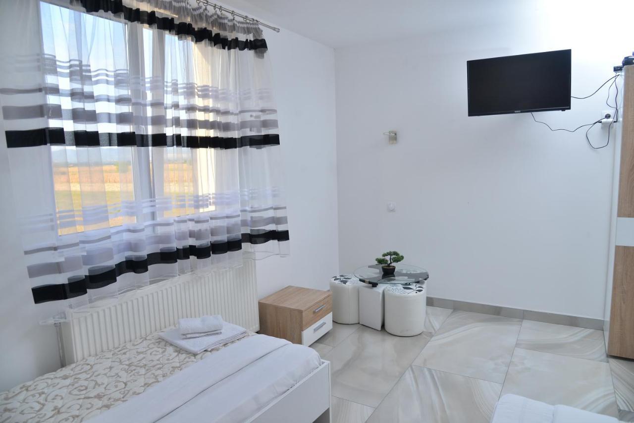 Bed and Breakfast Mesecev Konak Ni Exterior foto