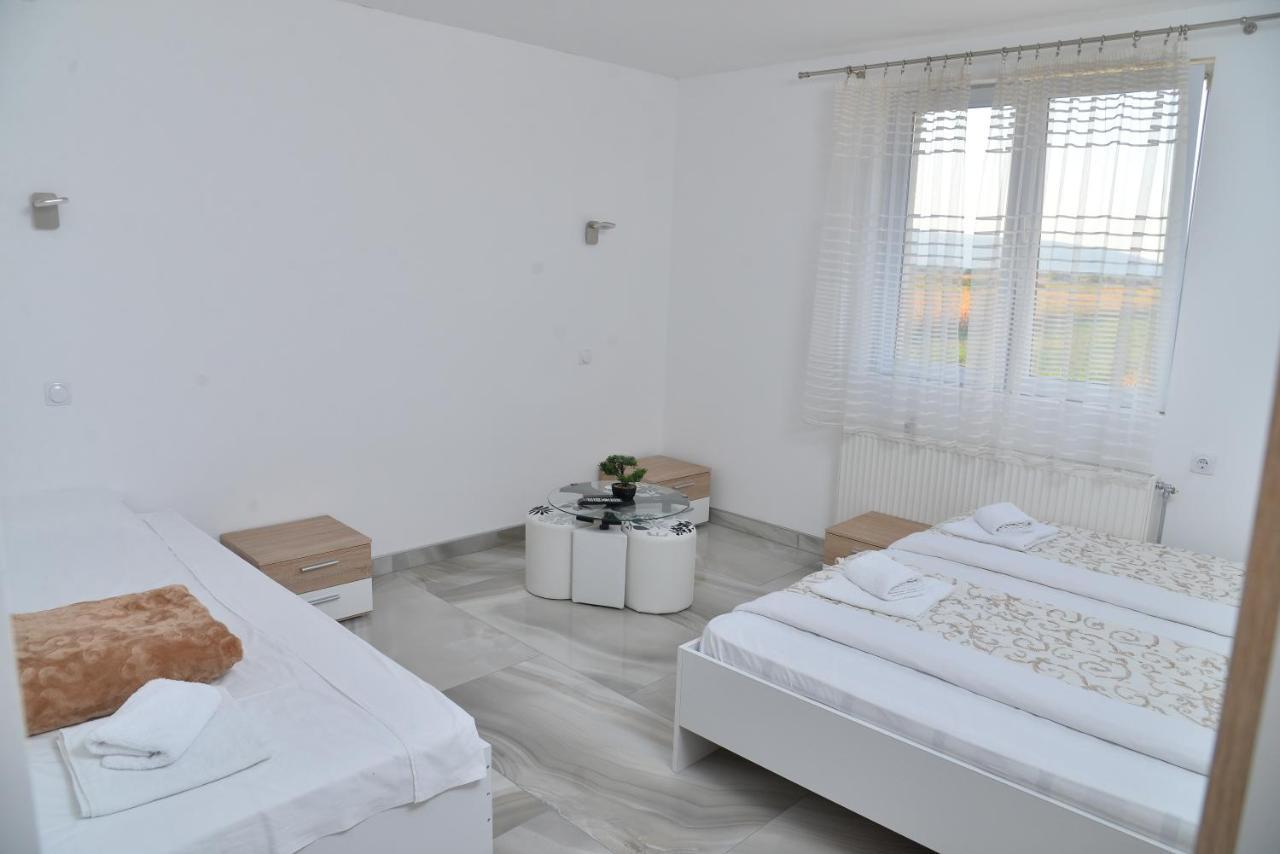 Bed and Breakfast Mesecev Konak Ni Exterior foto